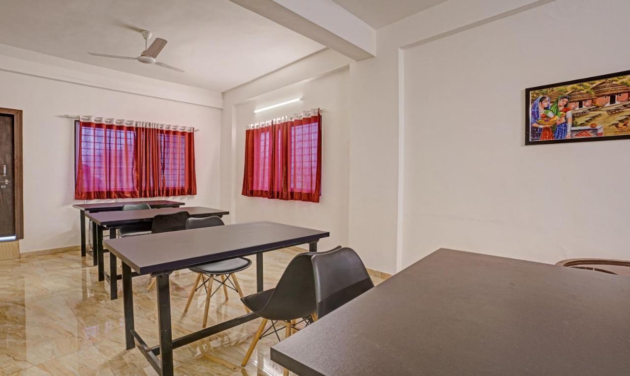 Itsy Hotels Flowers Park Nashik Buitenkant foto